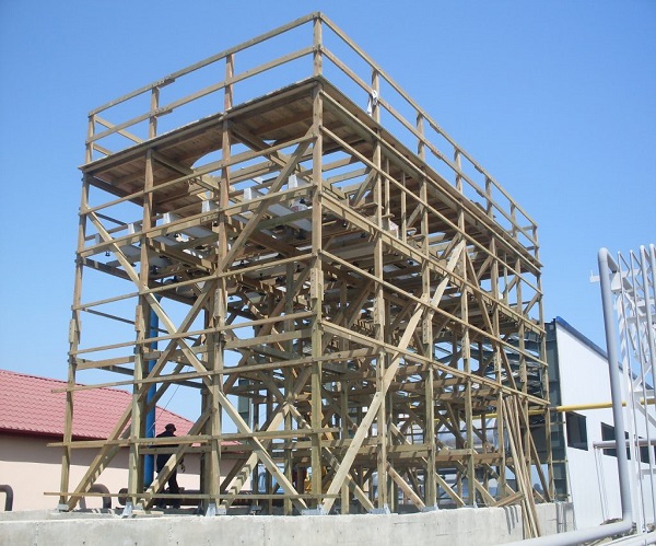 Конструкция из пропитанной древесины